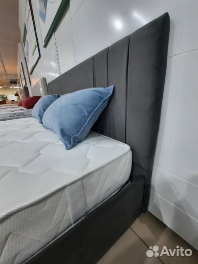 Кровать двуспальная