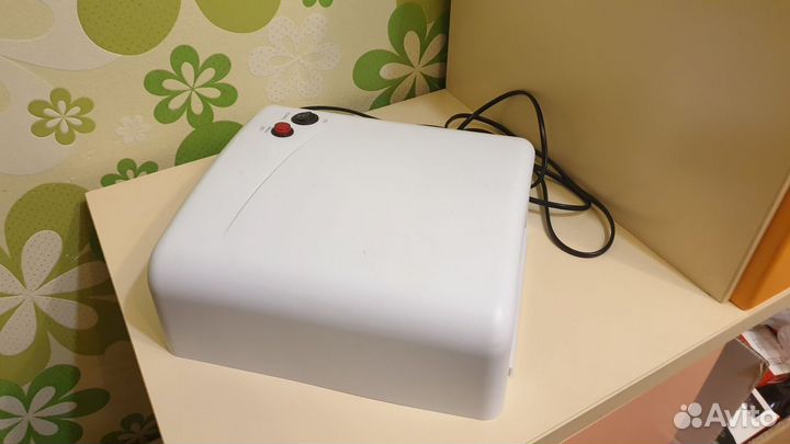 Лампа для маникюра ультрафиолетовая Runail