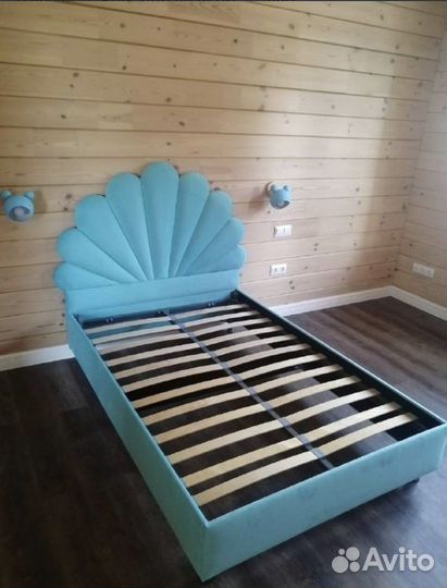 Кровать для реьенка с мягкими спинками, девочек