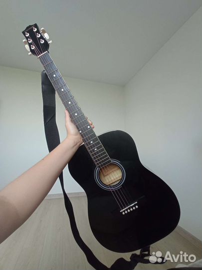 Акустическая гитара