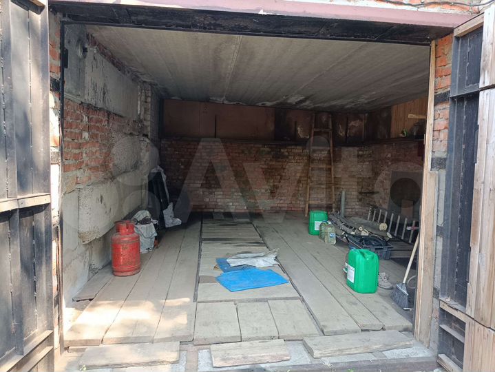 Гараж, > 30 м²