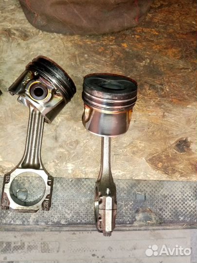 Шатун и поршень с кольцами