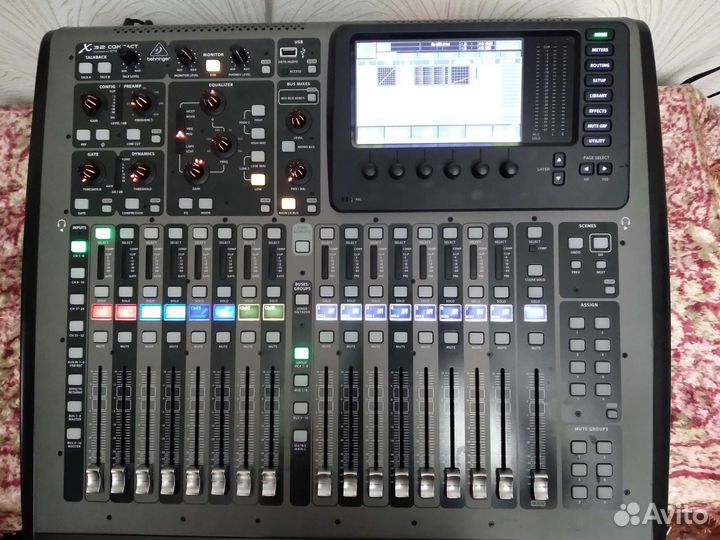 Микшерный пульт behringerx32compact
