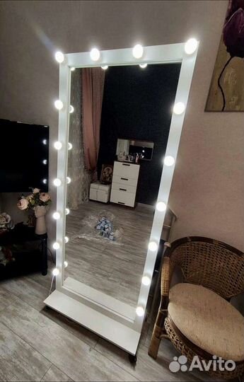 Гримерное зеркало в полный рост с лампочками