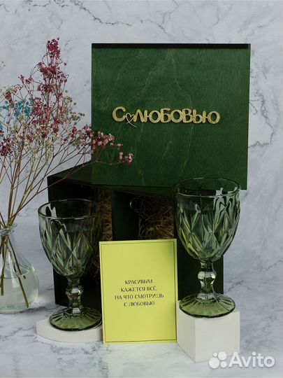 Декоративные бокалы с винтажным дизайном