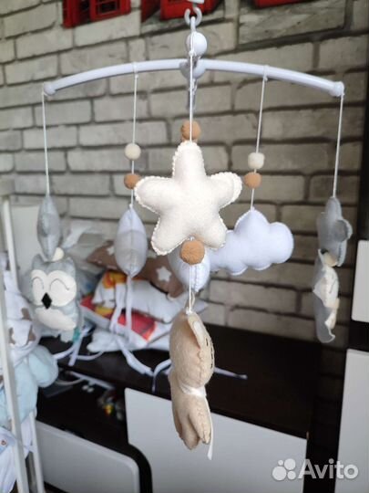 Набор в кроватку и мобиль из фетра
