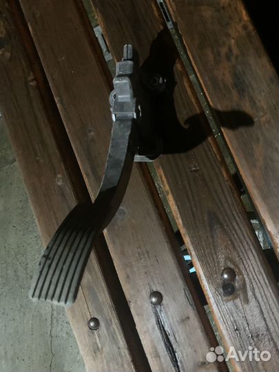 Педаль газа MN101544