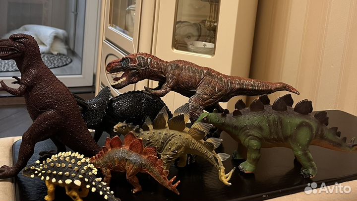 Продам динозавров