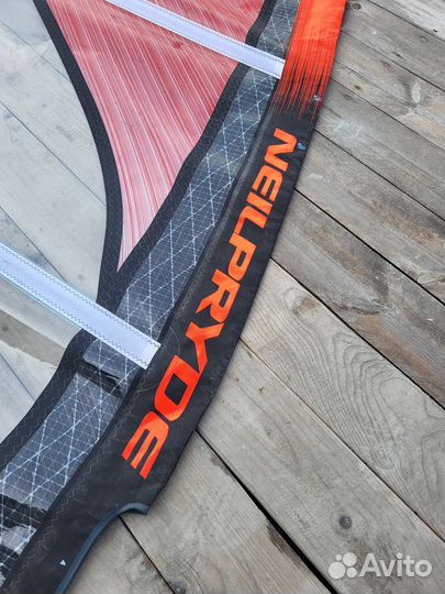 Парус для виндсерфинга 7.7