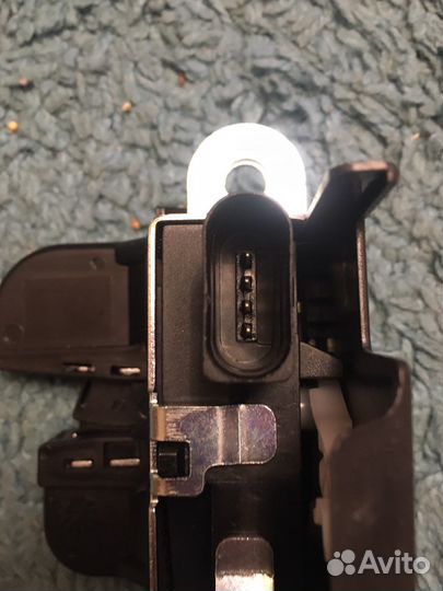 Замок задней крышки багажника VW Golf Mk5,Mk6