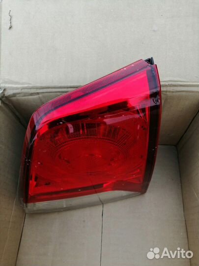 Фонарь правый внутренний Toyota LC200