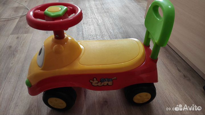 Машинка каталка толокар