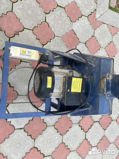 Продам крупорушку измельчитель дробилку