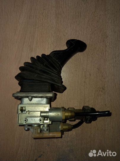 Кран ручника 9617231220 Scania