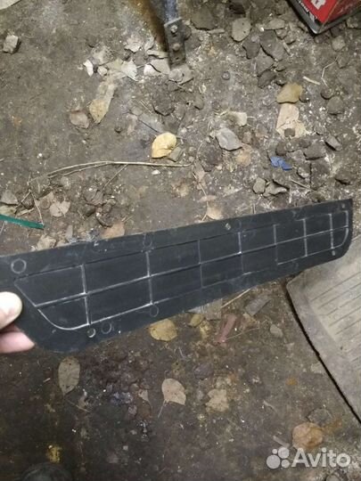 Накладка обшивки задней правой двери газ 3102