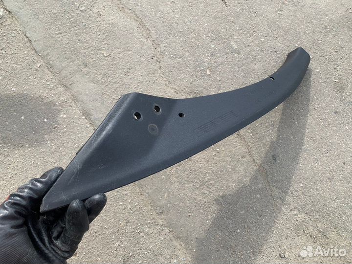 Накладка левой фары (верхняя) Sorento Prime