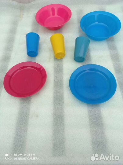 Пластмассовая посуда тарелки и стаканы СССР