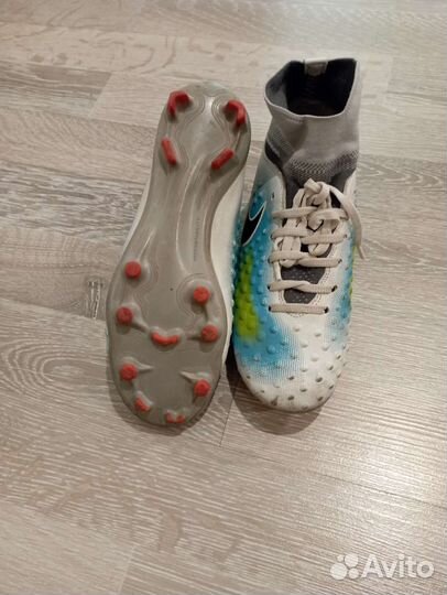 Футбольные бутсы (шиповки)