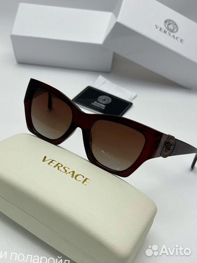 Солнцезащитные очки versace