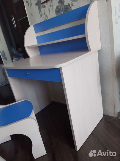 Детский стол со стулом
