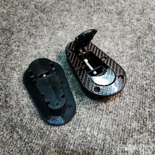 Замки капота - D1 style (карбон)