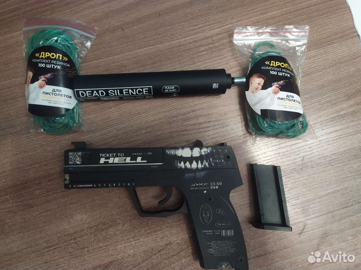 Деревянный пистолет из CS:GO