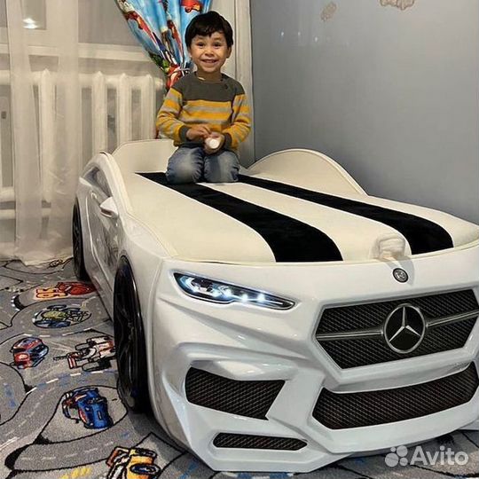 Детская кровать машина