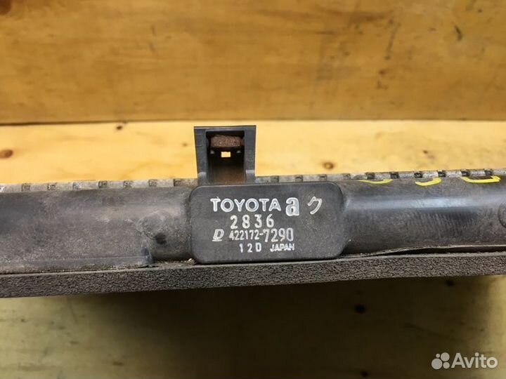 Радиатор двигателя Toyota Noah AZR60 1azfse 2005