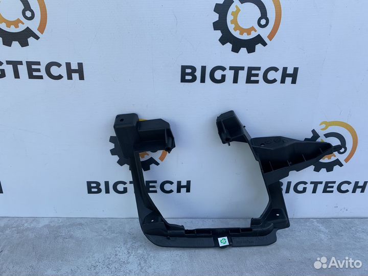 Кронштейн глушителя Mercedes X156 A1568851900