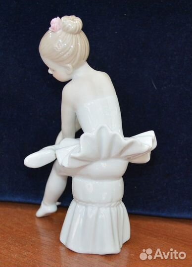 Фарфоровая статуэтка- юная балерина (20)
