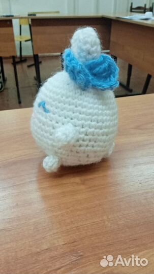 Белый зайчик/кролик с шарфом