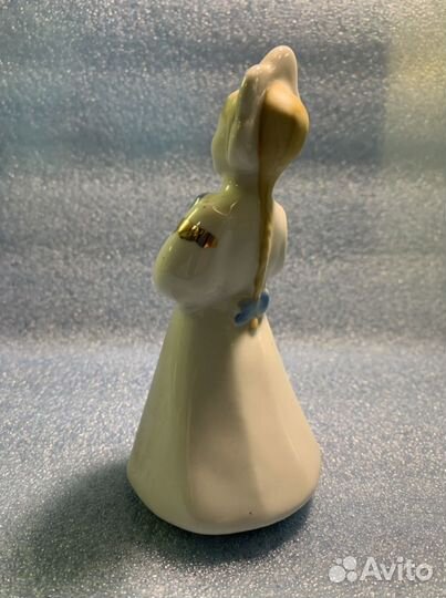 Статуэтка девушка с голубем. Москва 85