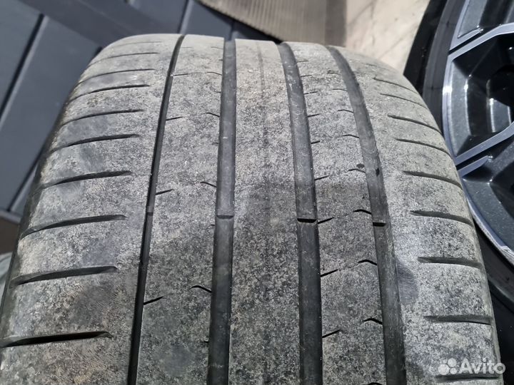 Pirelli P Zero PZ4 275/40 R21 и 315/35 R21