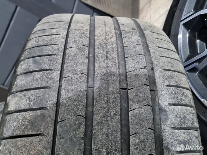 Pirelli P Zero PZ4 275/40 R21 и 315/35 R21