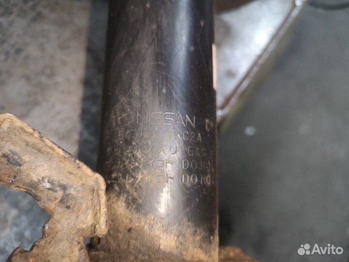 Амортизаторы передние Ниссан Жук, оригинал