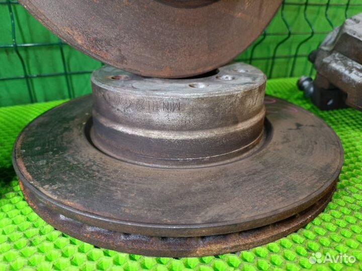 Комплект тормозов передний Bmw 525 E60 N52B25 2007