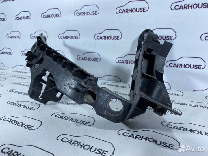 Кронштейн фары правый Audi A5