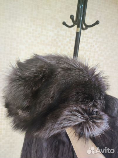 Шуба из енота с капюшоном