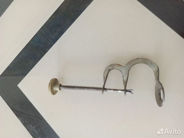 Приспособление для удаления косточек из вишни СССР