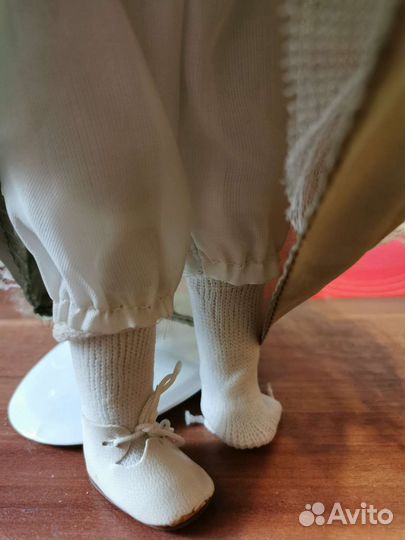 Кукла фарфоровая коллекционная Remeco