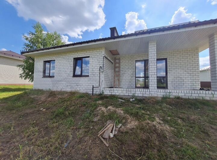Коттедж 100 м² на участке 8 сот.
