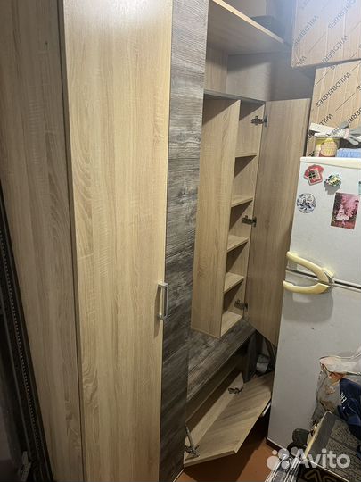 Прихожая со шкафом и зеркалом бу