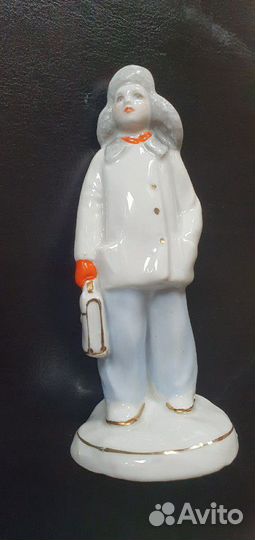 Статуэтка фарфоровая школьник Дулево