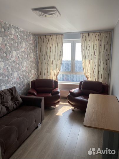 Кресло кожаное