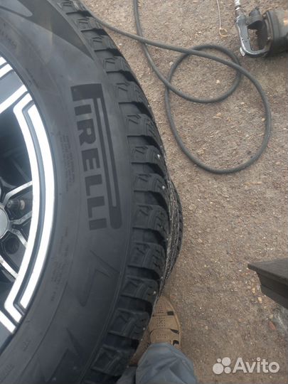 Pirelli Ice Zero 2 205/60 R16