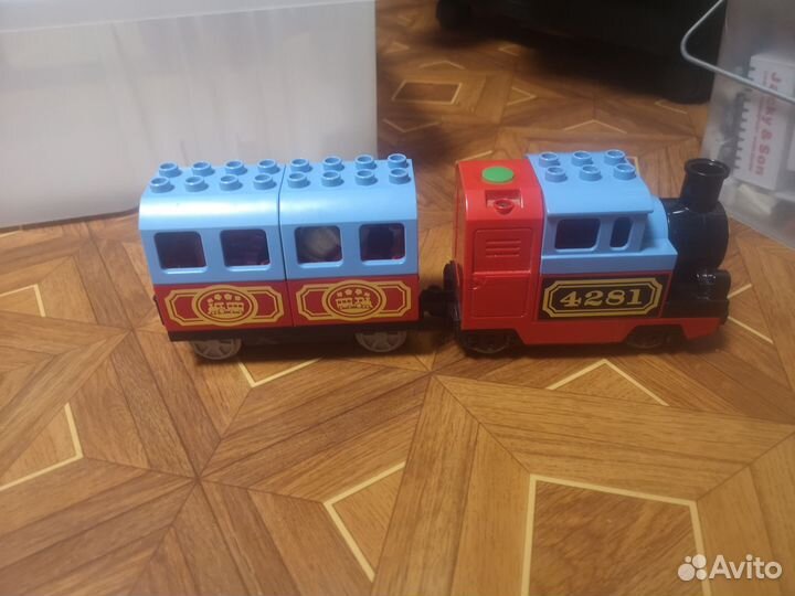 Lego duplo 2 грузовых поезда и рельсы