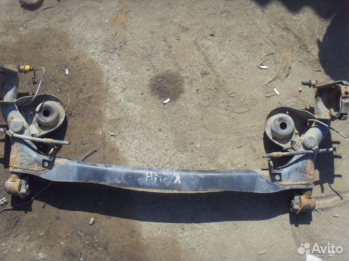 Балка поперечная задняя 4211044041 Toyota Nadia