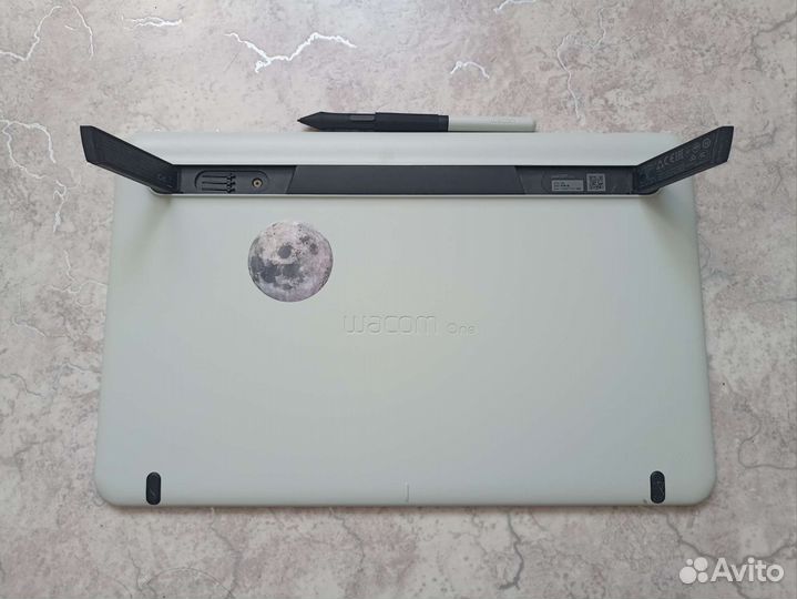 Графический планшет с экраном wacom one 13
