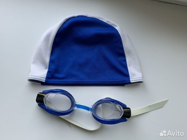 Очки и шапочка для плавания