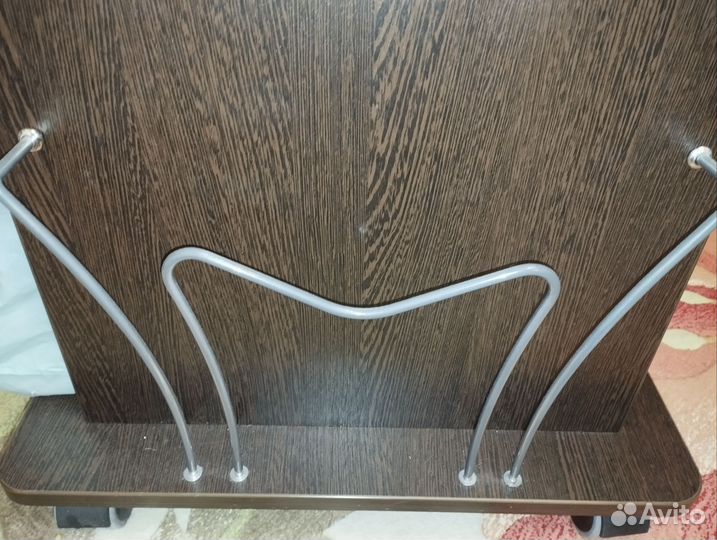 Журнальный столик на колесах бу